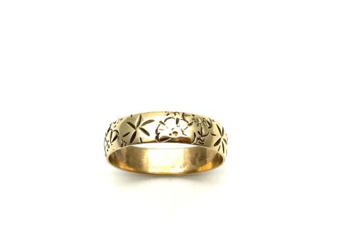 9ct Yellow Gold Patterned Wedding Ring