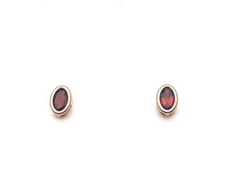 9ct Yellow Gold Garnet Stud Earrings