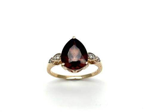 9ct Synthetic Red Beryl & Topaz Ring