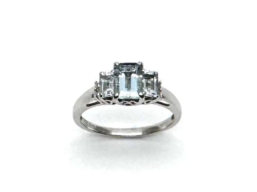 9ct Aquamarine & Diamond Ring