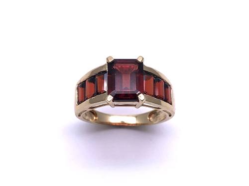 9ct Yellow Gold Garnet Ring