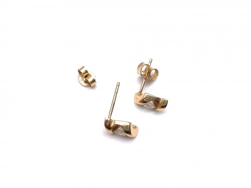 Small fancy deals gold earrings