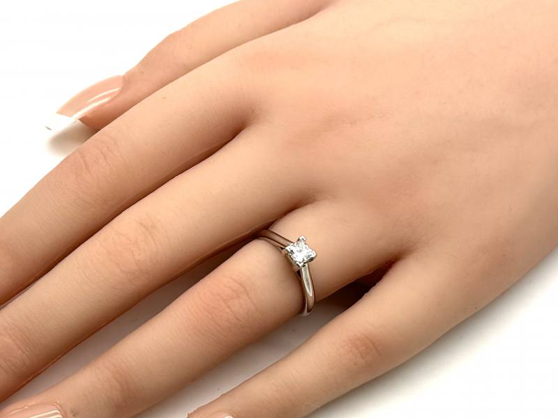 Solitaire princess hot sale cut diamond