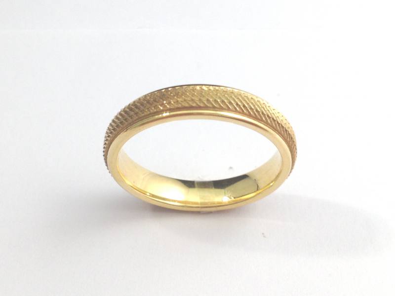 Yellow Gold Patterned Wedding Rings Images